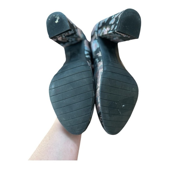 KENNETH COLE Reaction Time To Step Block Heel Floral Tapestry Boots- Size 6 - Picture 5 of 12